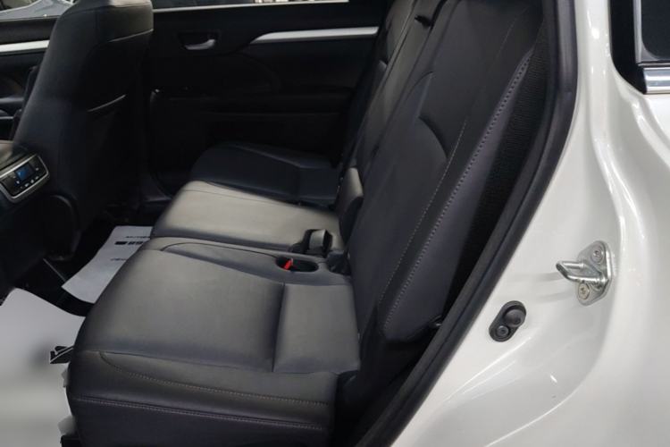 Used Toyota Highlander 2018 2.0T Four-Wheel Drive Luxury Edition 7 Seats China V Emission Standard Left Rear Seat