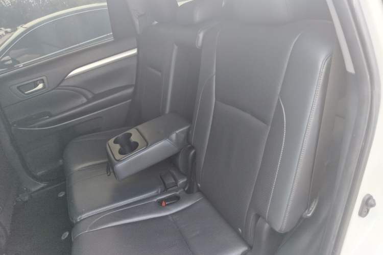 Used Toyota Highlander 2018 2.0T Four-Wheel Drive Luxury Edition 7 Seats China V Emission Standard Left Rear Seat