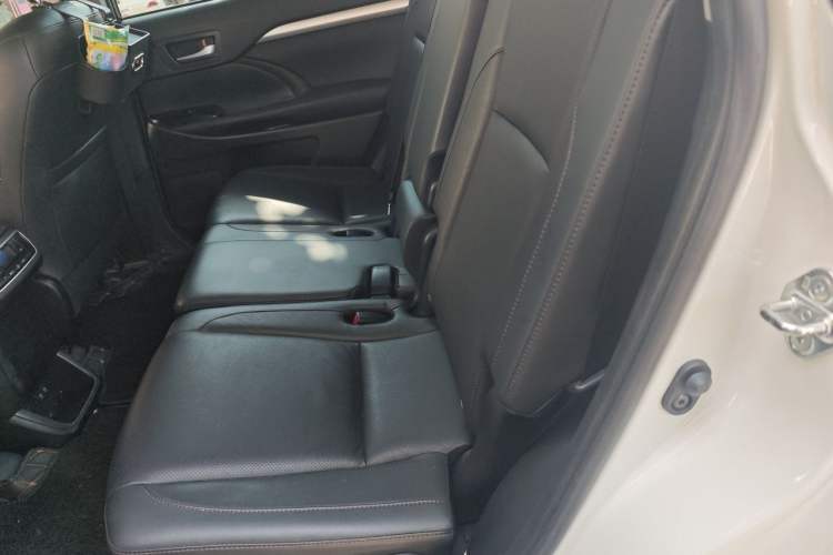 Used Toyota Highlander 2018 2.0T Four-Wheel Drive Luxury Version 7 Seats China VI Standard Left Rear Seat