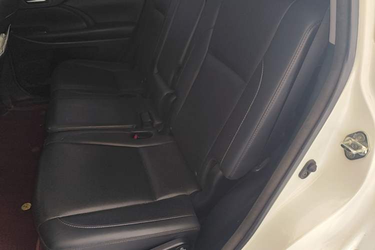 Used Toyota Highlander 2018 2.0T Four-Wheel Drive Luxury Version 7 Seats China VI Standard Left Rear Seat
