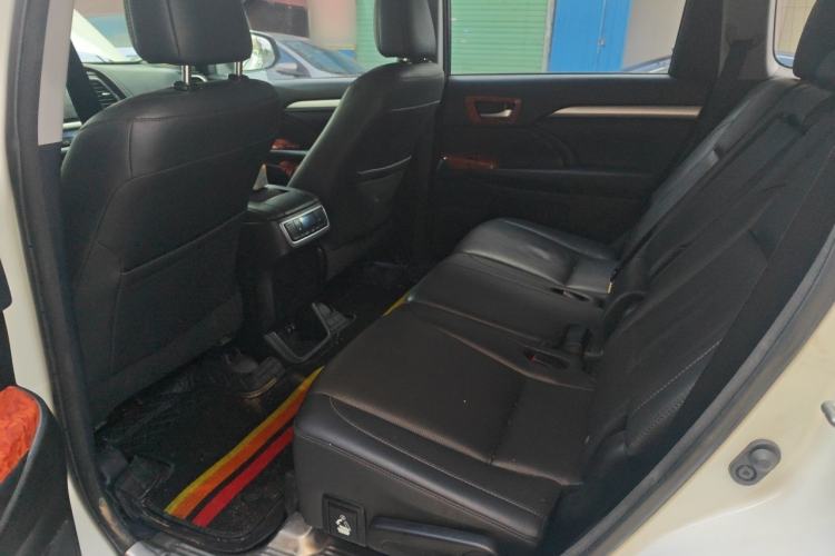 Used Toyota Highlander 2018 2.0T Four-Wheel Drive Luxury Edition 7 Seats China V Emission Standard Left Rear Seat