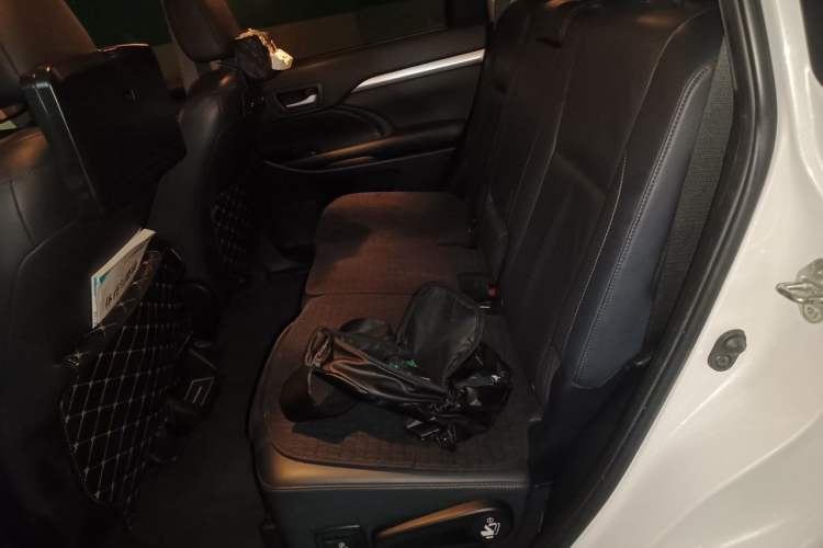 Used Toyota Highlander 2018 2.0T Four-Wheel Drive Luxury Version 7 Seats China VI Standard Left Rear Seat
