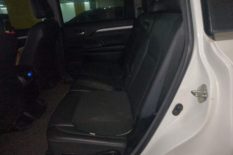 Used Toyota Highlander 2018 2.0T Four-Wheel Drive Luxury Edition 7 Seats China V Emission Standard Left Rear Seat