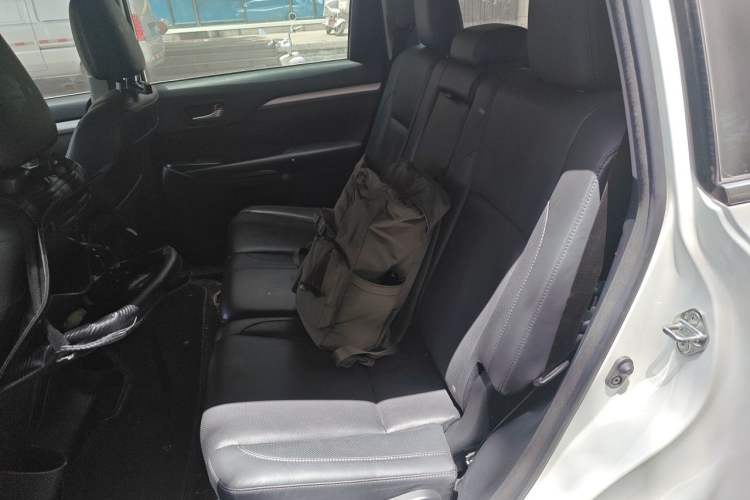 Used Toyota Highlander 2018 2.0T Four-Wheel Drive Luxury Edition 7 Seats China V Emission Standard Left Rear Seat
