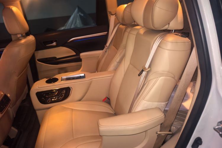 Used Toyota Highlander 2018 2.0T Four-Wheel Drive Supreme Edition 7-Seater China VI Left Rear Seat