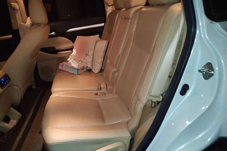 Used Toyota Highlander 2018 2.0T Two-Wheel Drive Luxury Edition 7 Seats China VI Standard Left Rear Seat