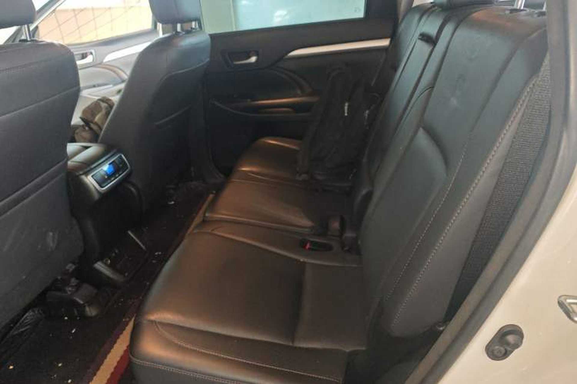 Used Toyota Highlander 2018 2.0T Four-Wheel Drive Luxury Edition 7 Seats China V Emission Standard Left Rear Seat