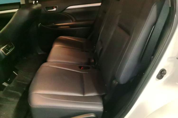 Used Toyota Highlander 2018 2.0T Four-Wheel Drive Luxury Version 7 Seats China VI Standard Left Rear Seat