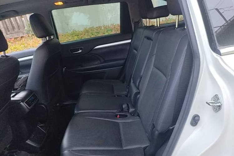 Used Toyota Highlander 2018 2.0T Two-Wheel-Drive Luxury Edition 7 Seats Emission Standard China V Left Rear Seat
