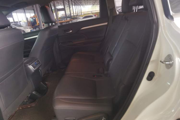 Used Toyota Highlander 2018 2.0T Four-Wheel Drive Luxury Edition 7 Seats China V Emission Standard Left Rear Seat