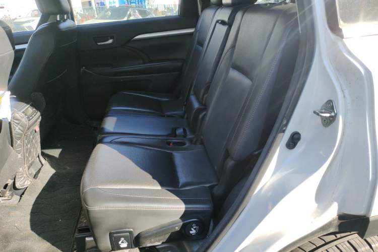 Used Toyota Highlander 2018 2.0T Four-Wheel Drive Luxury Version 7 Seats China VI Standard Left Rear Seat