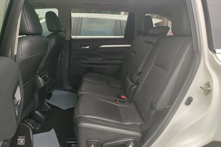 Used Toyota Highlander 2018 2.0T Four-Wheel Drive Luxury Edition 7 Seats China V Emission Standard Left Rear Seat
