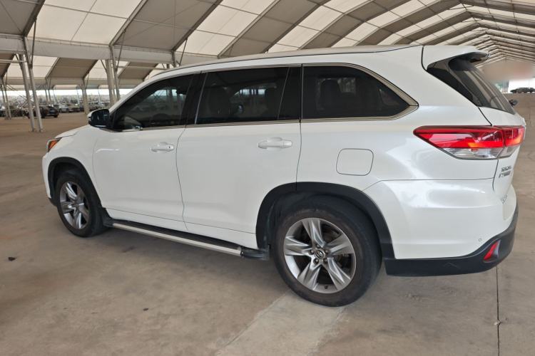 Used Toyota Highlander 2018 2.0T Two-Wheel-Drive Luxury Edition 7 Seats Emission Standard China V Left Side