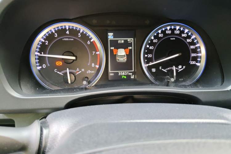 Used Toyota Highlander 2018 2.0T Four-Wheel Drive Luxury Edition 7 Seats China V Emission Standard Odometer Close Up