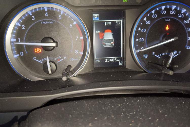 Used Toyota Highlander 2018 2.0T Four-Wheel Drive Prestige Version 7 Seats China V Emission Standard Odometer Close Up