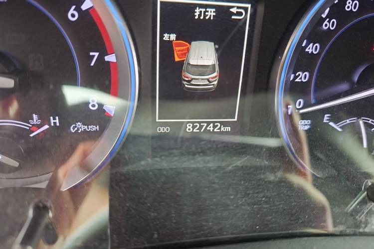 Used Toyota Highlander 2018 2.0T Four-Wheel Drive Luxury Version 7 Seats China VI Standard Odometer Close Up
