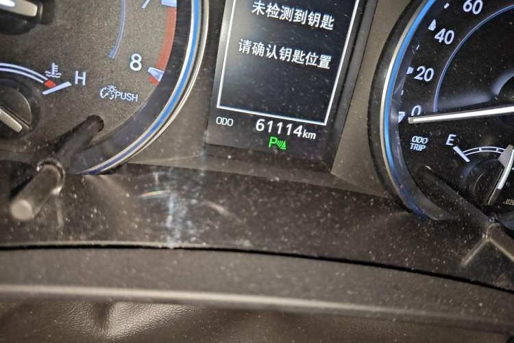 Used Toyota Highlander 2018 2.0T Two-Wheel-Drive Luxury Edition 7 Seats Emission Standard China V Odometer Close Up