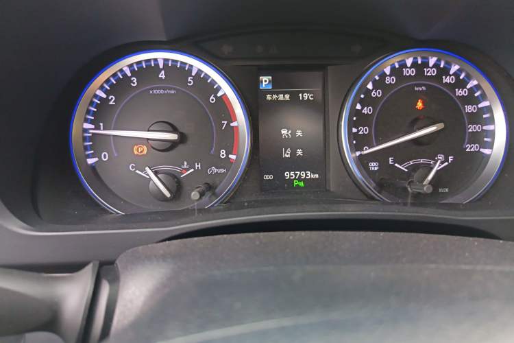 Used Toyota Highlander 2018 2.0T Four-Wheel Drive Luxury Version 7 Seats China VI Standard Odometer Close Up