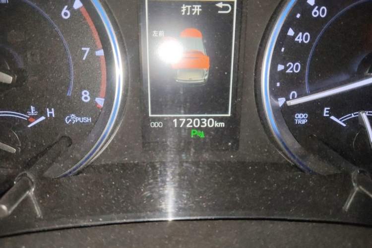 Used Toyota Highlander 2018 2.0T Four-Wheel Drive Prestige Version 7 Seats China V Emission Standard Odometer Close Up