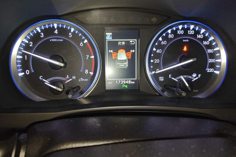 Used Toyota Highlander 2018 2.0T Four-Wheel Drive Luxury Edition 7 Seats China V Emission Standard Odometer Close Up