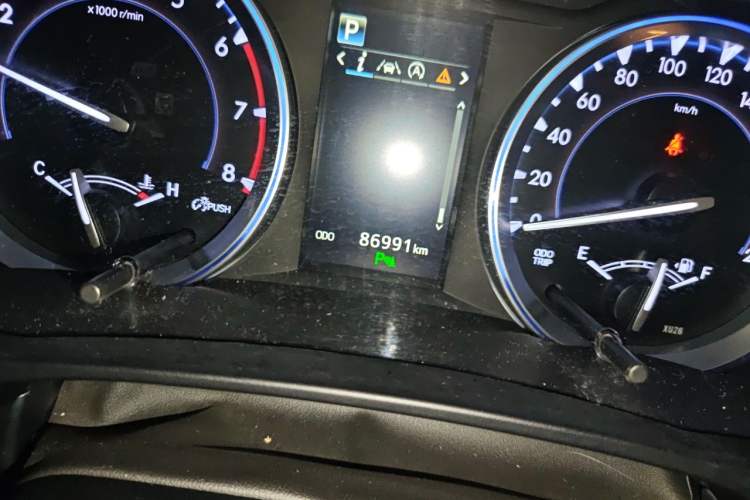 Used Toyota Highlander 2018 2.0T Four-Wheel Drive Prestige Version 7 Seats China VI Standard Odometer Close Up