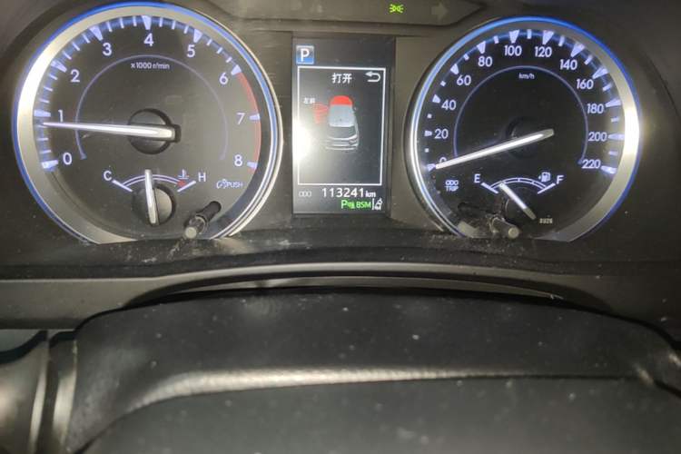 Used Toyota Highlander 2018 2.0T Four-Wheel Drive Prestige Version 7 Seats China VI Standard Odometer Close Up