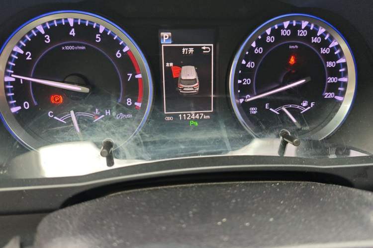 Used Toyota Highlander 2018 2.0T Four-Wheel Drive Luxury Edition 7 Seats China V Emission Standard Odometer Close Up
