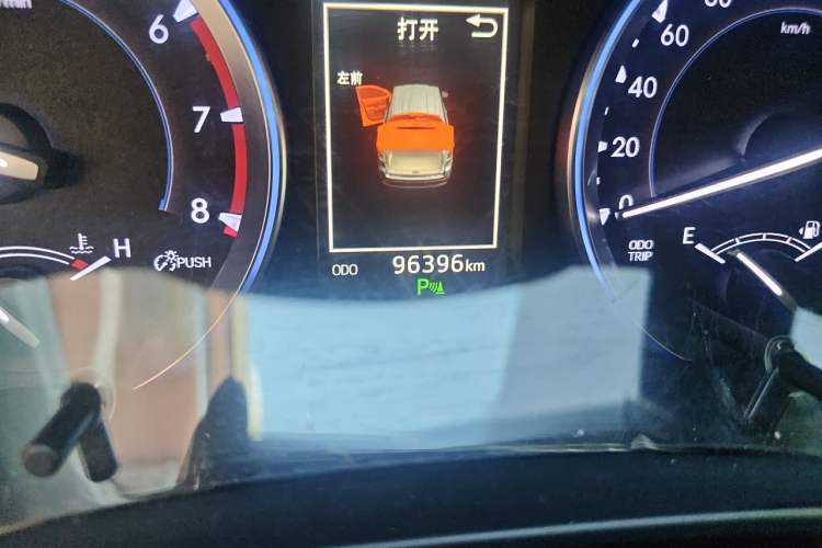 Used Toyota Highlander 2018 2.0T Four-Wheel Drive Prestige Version 7 Seats China V Emission Standard Odometer Close Up