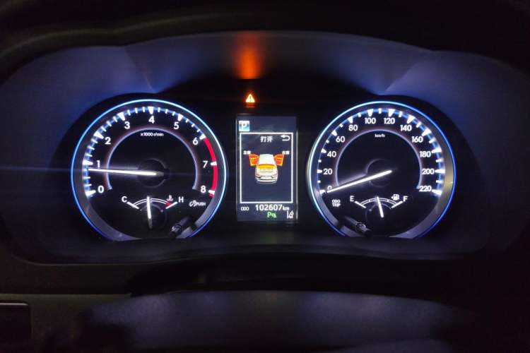 Used Toyota Highlander 2018 2.0T Four-Wheel Drive Prestige Version 7 Seats China V Emission Standard Odometer Close Up