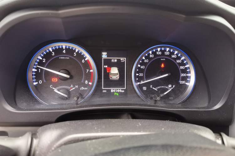 Used Toyota Highlander 2018 2.0T Four-Wheel Drive Luxury Edition 7 Seats China V Emission Standard Odometer Close Up