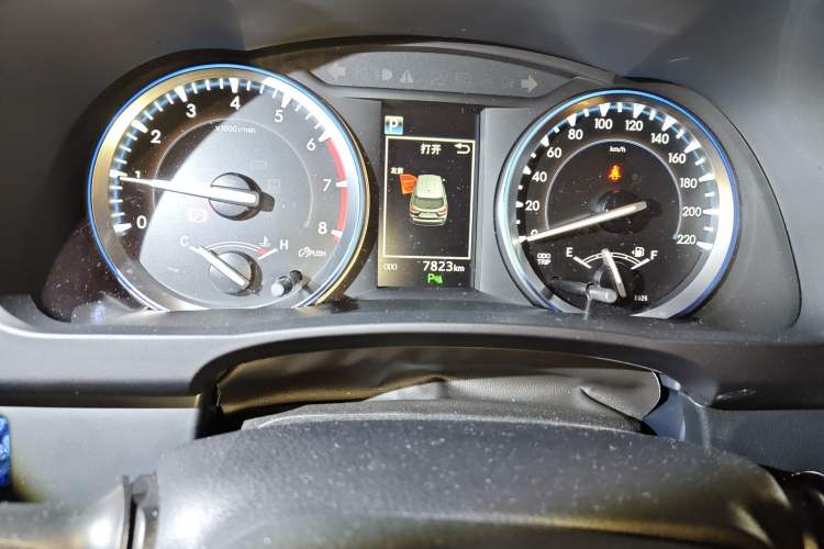 Used Toyota Highlander 2018 2.0T Four-Wheel Drive Prestige Version 7 Seats China VI Standard Odometer Close Up