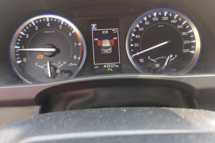 Used Toyota Highlander 2018 2.0T Four-Wheel Drive Luxury Version 7 Seats China VI Standard Odometer Close Up