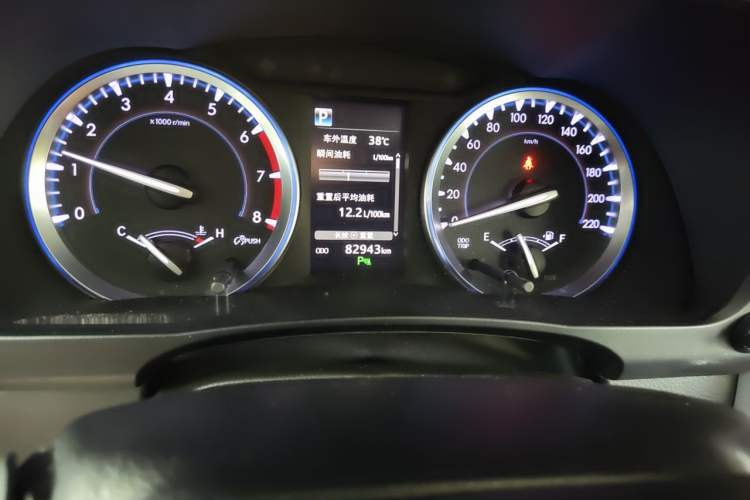 Used Toyota Highlander 2018 2.0T Four-Wheel Drive Luxury Edition 7 Seats China V Emission Standard Odometer Close Up
