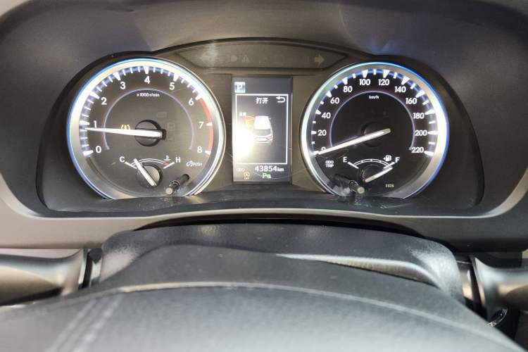 Used Toyota Highlander 2018 2.0T Four-Wheel Drive Luxury Version 7 Seats China VI Standard Odometer Close Up