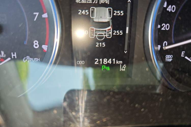 Used Toyota Highlander 2018 2.0T Four-Wheel Drive Luxury Version 7 Seats China VI Standard Odometer Close Up