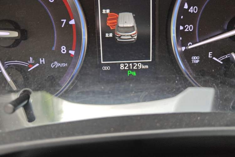 Used Toyota Highlander 2018 2.0T Four-Wheel Drive Luxury Edition 7 Seats China V Emission Standard Odometer Close Up