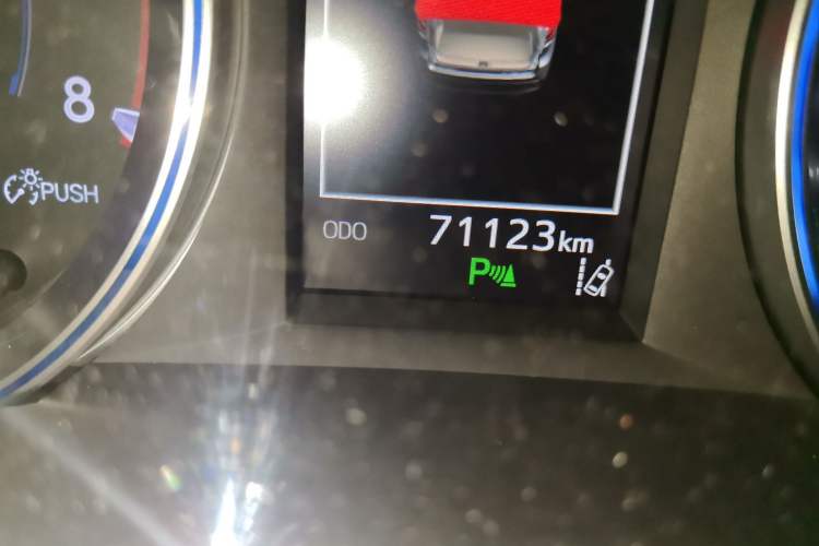 Used Toyota Highlander 2018 2.0T Four-Wheel Drive Luxury Version 7 Seats China VI Standard Odometer Close Up