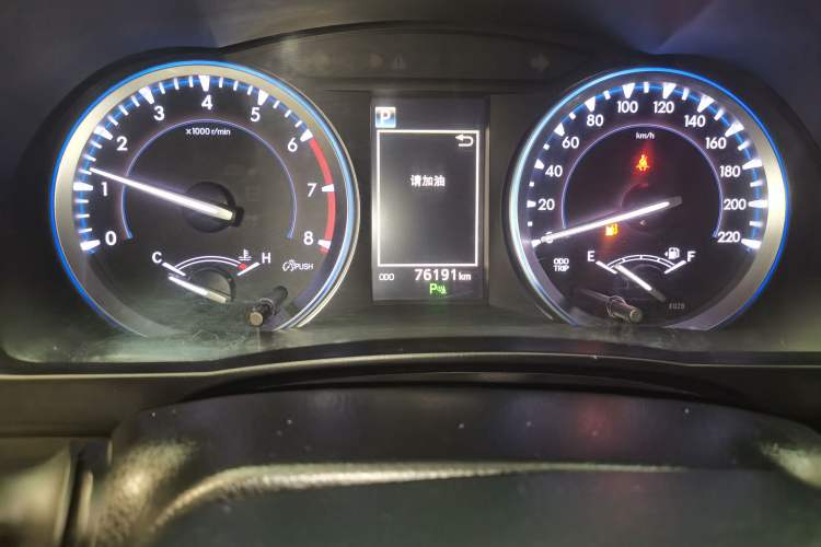 Used Toyota Highlander 2018 2.0T Four-Wheel Drive Luxury Edition 7 Seats China V Emission Standard Odometer Close Up