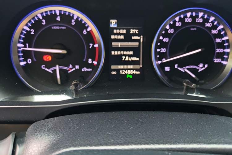 Used Toyota Highlander 2018 2.0T Four-Wheel Drive Prestige Version 7 Seats China V Emission Standard Odometer Close Up