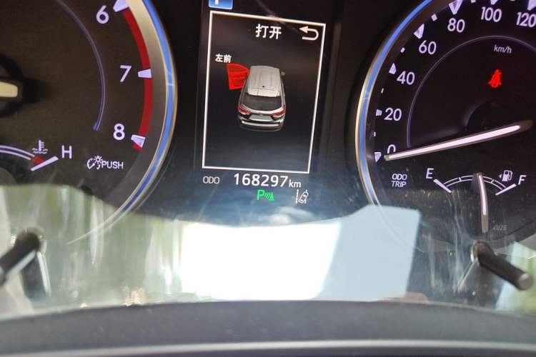 Used Toyota Highlander 2018 2.0T Four-Wheel Drive Prestige Version 7 Seats China VI Standard Odometer Close Up
