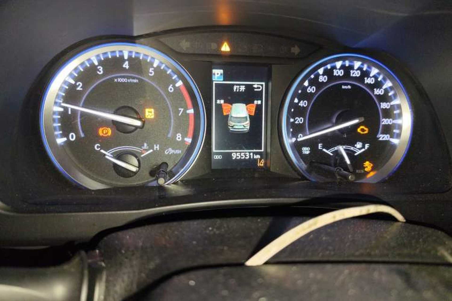 Used Toyota Highlander 2018 2.0T Four-Wheel Drive Luxury Edition 7 Seats China V Emission Standard Odometer Close Up
