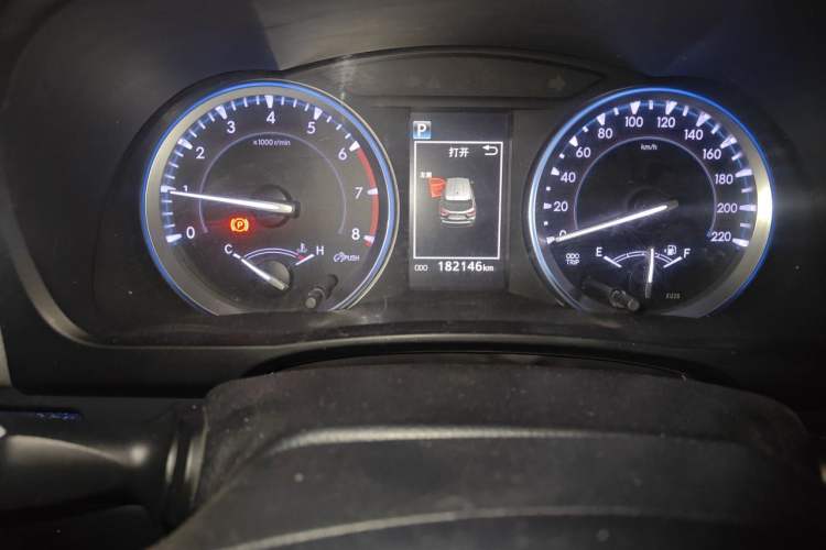 Used Toyota Highlander 2018 2.0T Four-Wheel Drive Prestige Version 7 Seats China VI Standard Odometer Close Up