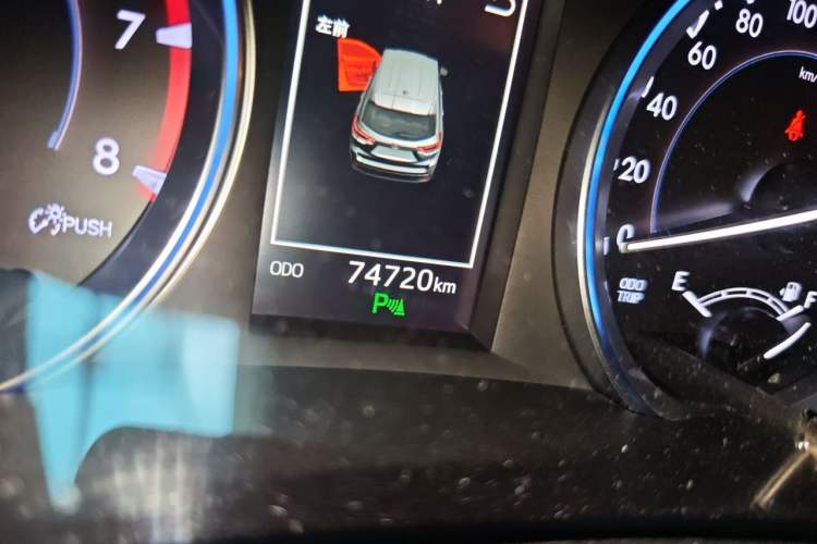 Used Toyota Highlander 2018 2.0T Four-Wheel Drive Luxury Version 7 Seats China VI Standard Odometer Close Up