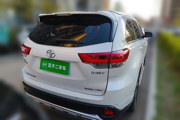 Used Toyota Highlander 2018 2.0T Four-Wheel Drive Luxury Edition 7 Seats China V Emission Standard Rear