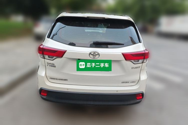 Used Toyota Highlander 2018 2.0T Four-Wheel Drive Luxury Edition 7 Seats China V Emission Standard Rear