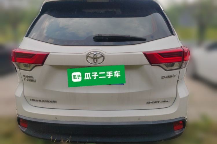 Used Toyota Highlander 2018 2.0T Two-Wheel-Drive Luxury Edition 7 Seats Emission Standard China V Rear