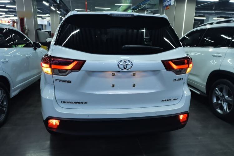 Used Toyota Highlander 2018 2.0T Four-Wheel Drive Luxury Version 7 Seats China VI Standard Rear