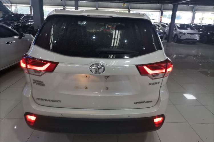 Used Toyota Highlander 2018 2.0T Four-Wheel Drive Luxury Version 7 Seats China VI Standard Rear