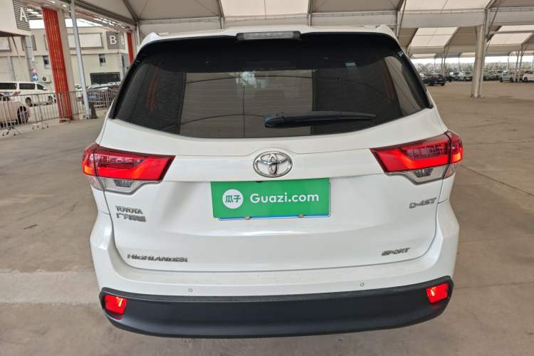 Used Toyota Highlander 2018 2.0T Two-Wheel-Drive Luxury Edition 7 Seats Emission Standard China V Rear