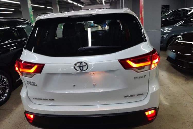 Used Toyota Highlander 2018 2.0T Four-Wheel Drive Luxury Edition 7 Seats China V Emission Standard Rear